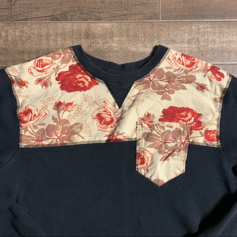 🍂 Two Angle Floral Sweater 🍂 - Picture 2 of 7